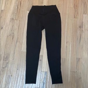 Balance Athletica linear pant in Black